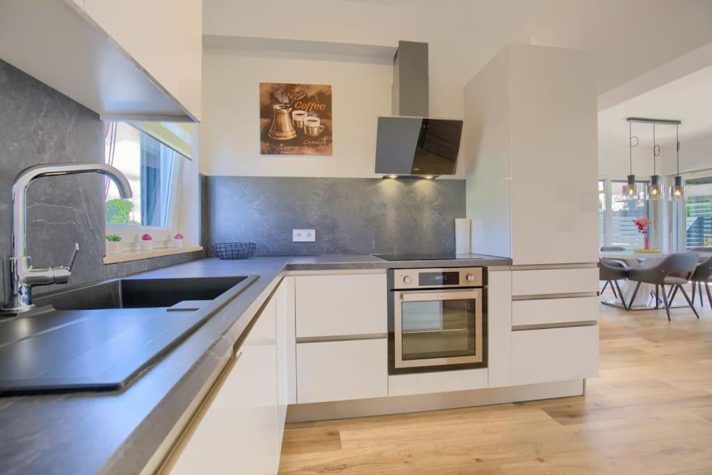 Apartment Sunrise Fuer 6 Personen In Pula-Stinjan Buitenkant foto