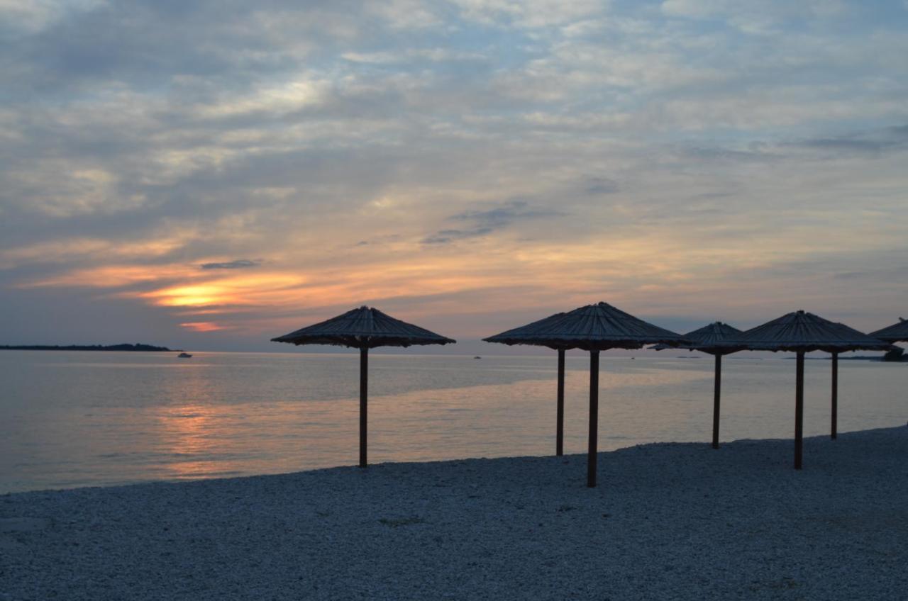 Apartment Sunrise Fuer 6 Personen In Pula-Stinjan Buitenkant foto
